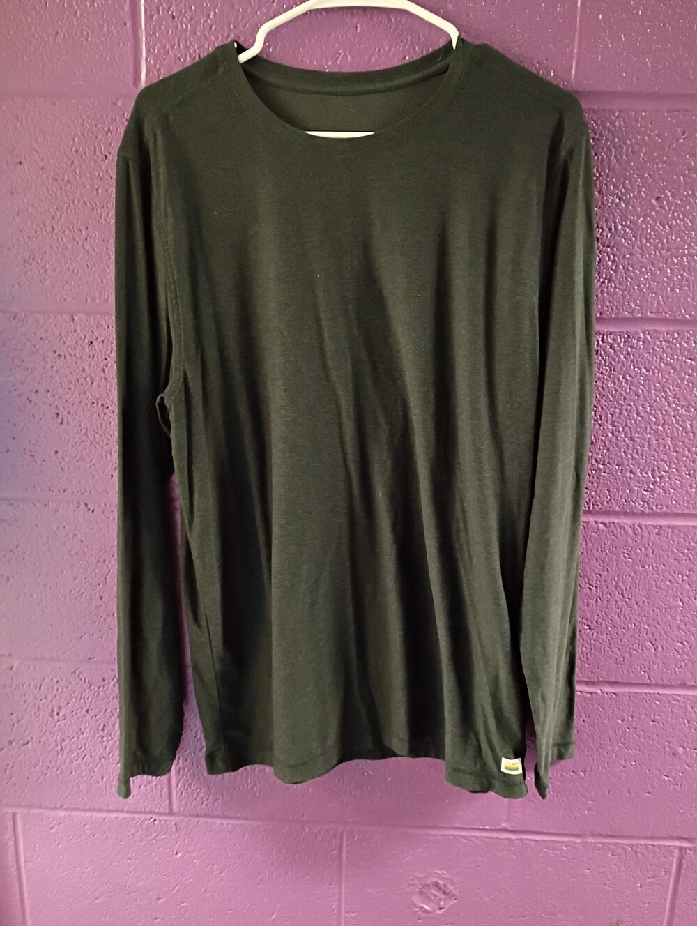 Vuori Black Long Sleeve Crewneck Shirt